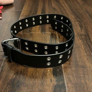 Brandy melville black circle belt, rarely used, good condition.